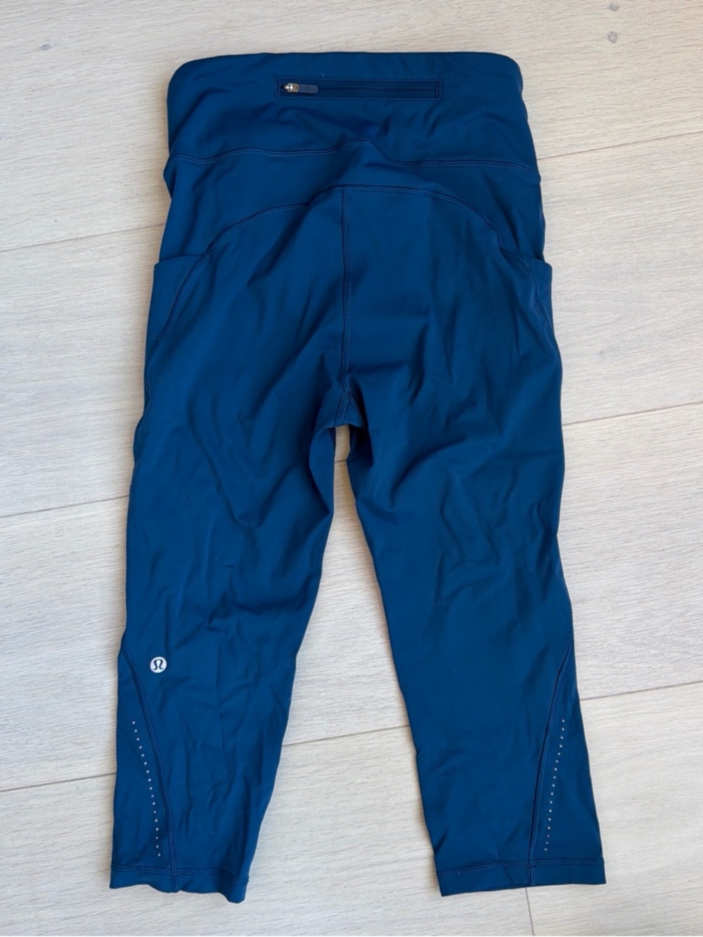 Lululemon High-Waist Blue Athletic Capri Leggings with Side Pockets size 6 - Picture 2 of 3